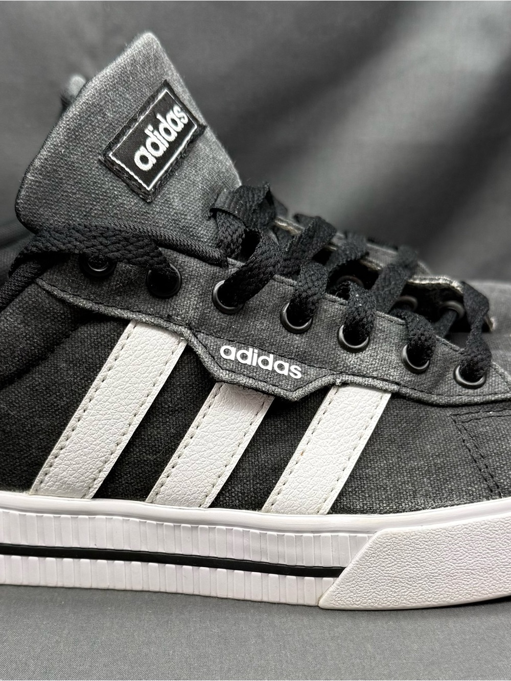 adidas Men’s Black/White Skateboarding Shoes size 8